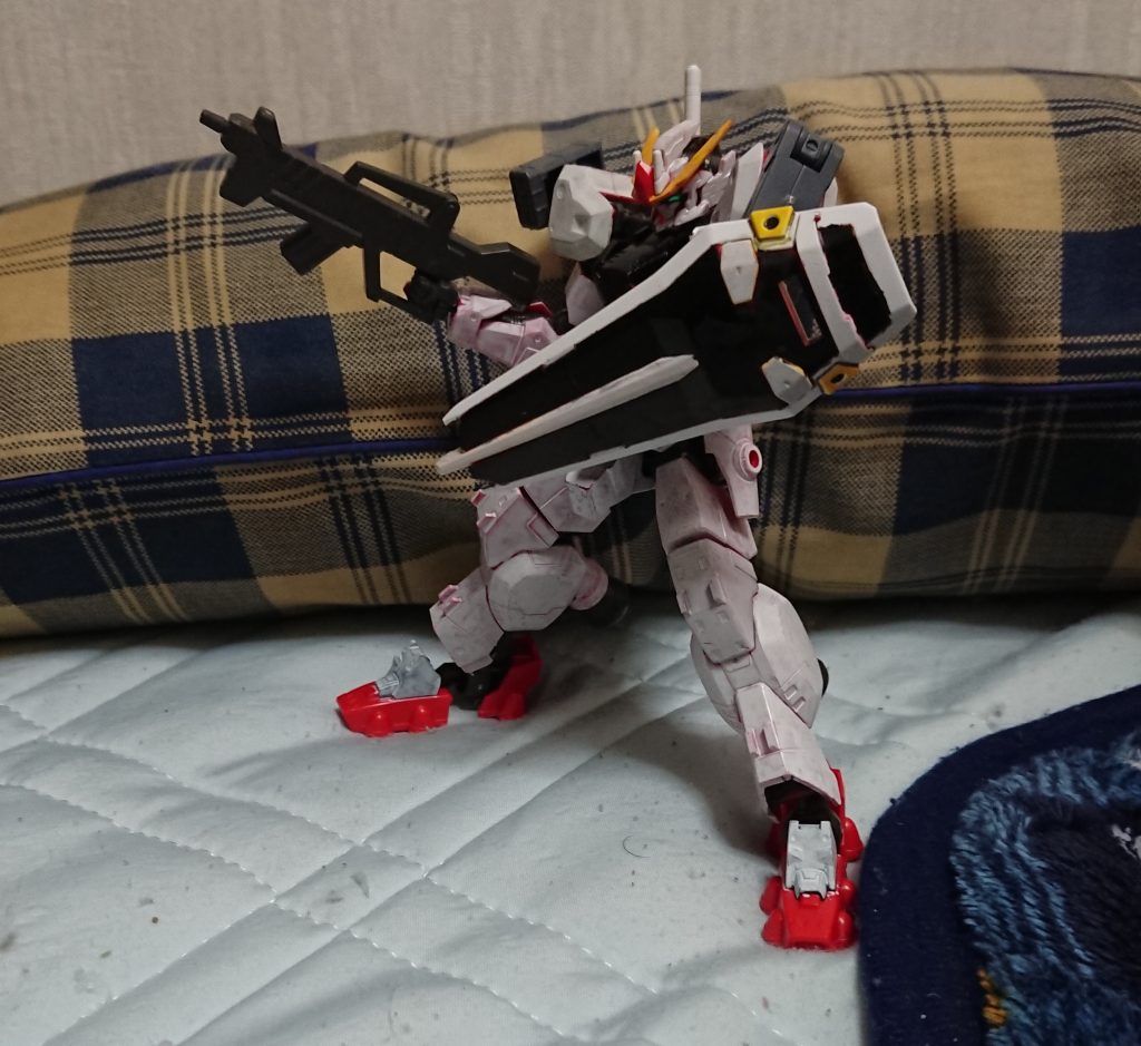 元々、赤色だったが、オェーザに強奪されてからは、白に再塗装されて、実戦投入された。