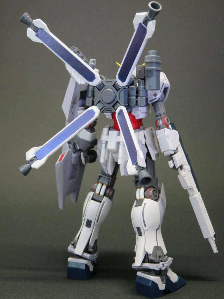 背面
ライフルやシールドの他にミサイルやガトリングも付けています