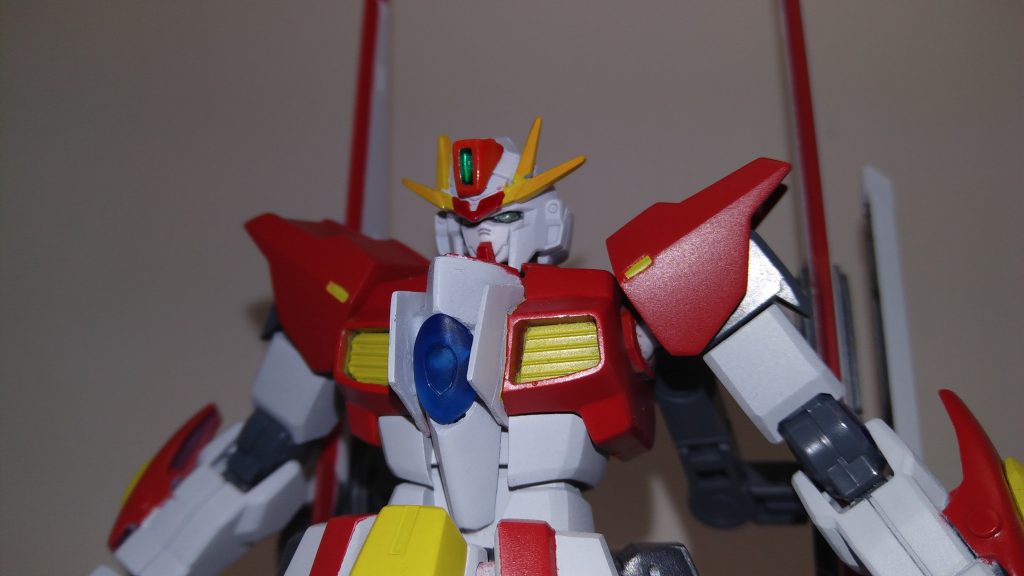 アップ胴体はケルディムをベースにプラ板とかを使ってます頭はスカイの中に削りこんだケルディムのフェイスを入れて、イージスのデコやらなんやら足してます脚とかはスカイがベースです