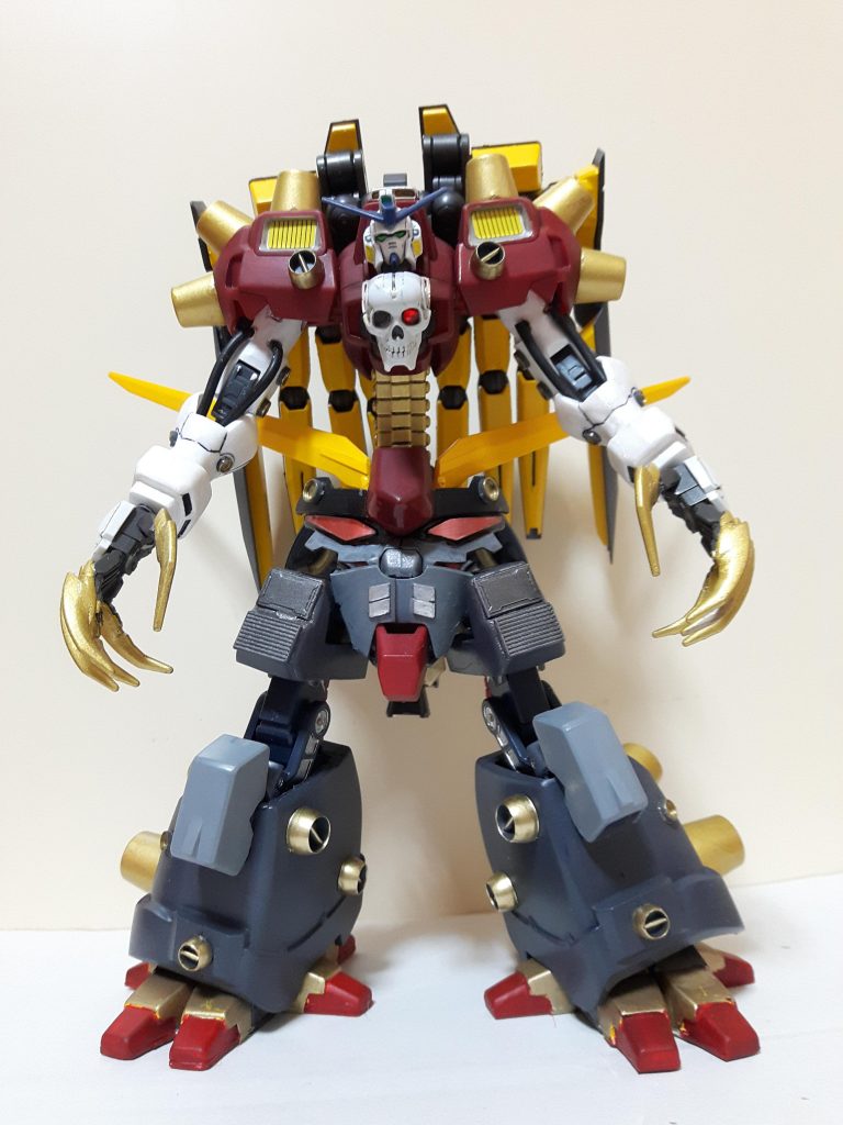 正面から。胸に髑髏、バルバトスの手にゴッグの爪をつけてます。