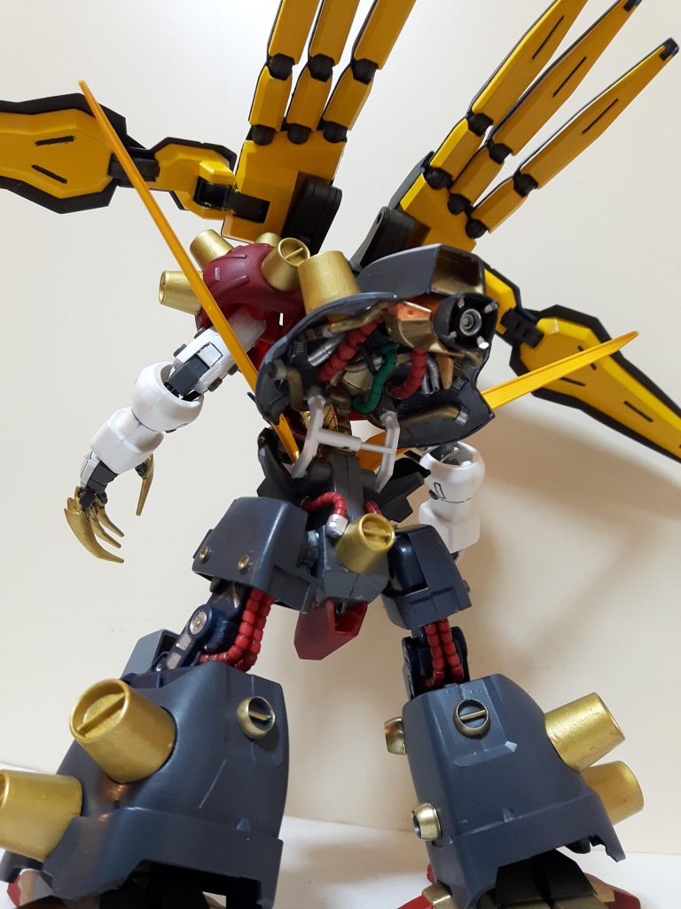 リアアーマはスカスカだったのでジャンクパーツで埋めてあります。