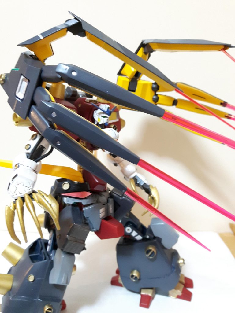 バックパックの指部分は広がるように改造してます。