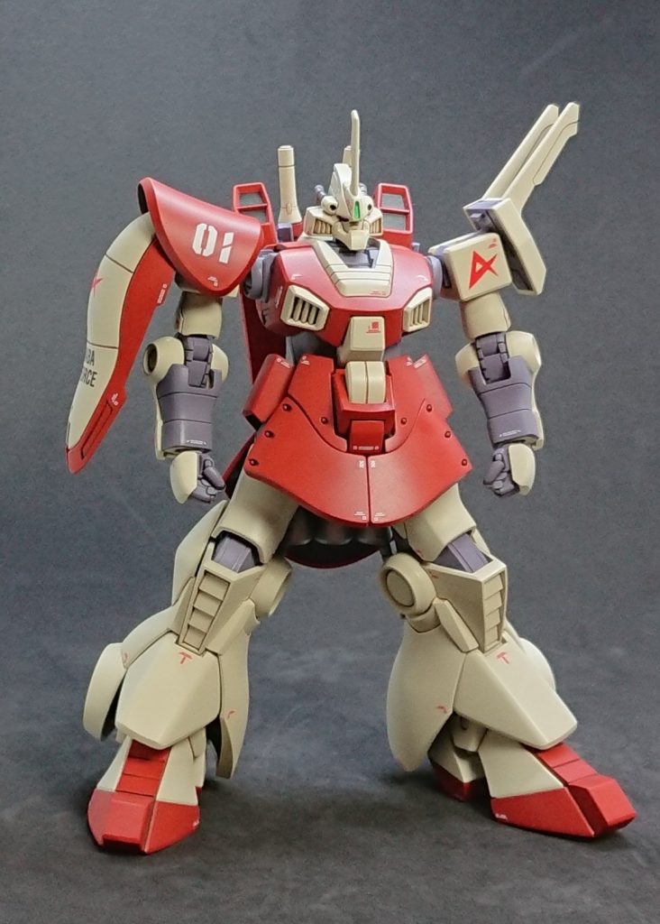 正面。アムロのエンブレムつけてみたり。コクピットブロック部分は分割してよりガンダム系な印象に。