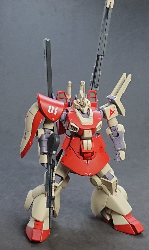 クレイバズーカ、ハイパーメガランチャーをバックパックに装着したフル装備状態。