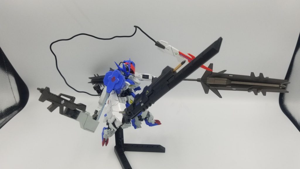 逆にフル装備。
ただでさえデカいアスタロトの武器にMGにも大きいメイス。延長したテイルブレードでボリューム満点。