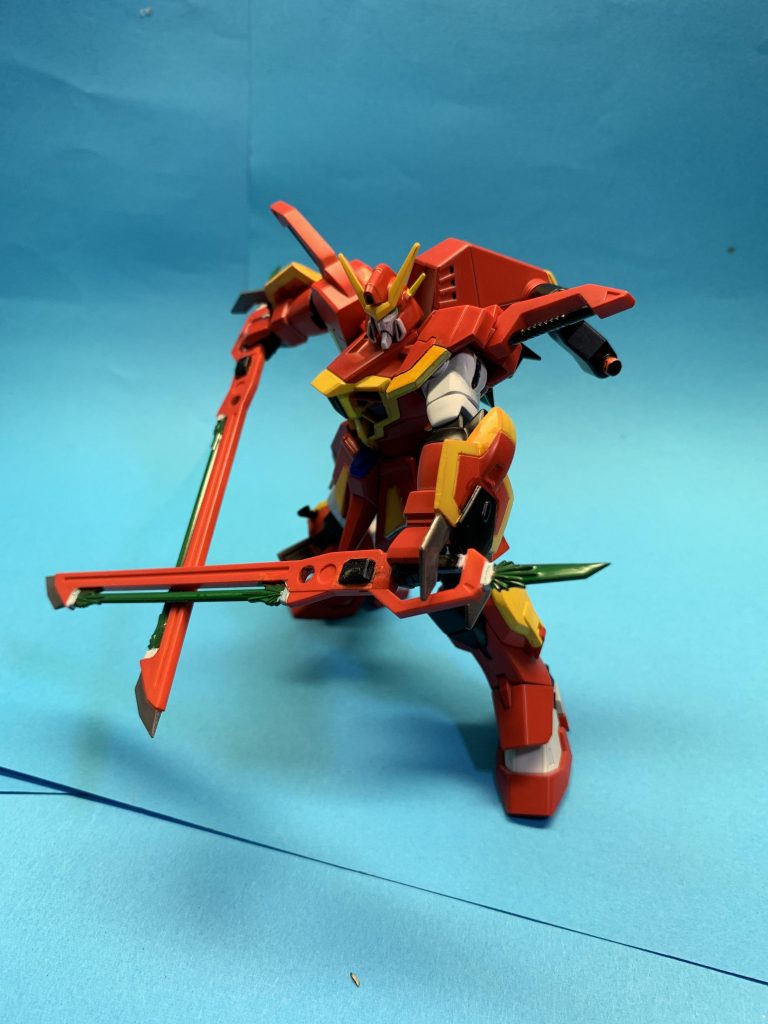 アピールショット。可動範囲はもう十何年も前のキットですからうーんですけどカッチリしてて触れやすくていいですね。
SEEDコンに出すモノに悩んでましたが買って積んでたコレに気づいて組み出してみたらまぁえらい大変だったんですけどスジ彫りや肉抜き穴埋めなど新しいことにチャレンジできてよかったです。