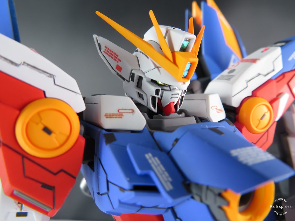 ツインアイを0.25ミリプラ板から新規製作。
最近お気に入りのHIQPARTSさんのオーロラシールを貼り反射するようにしております。
あとはスジボリしたり、プラ板を貼ったり…