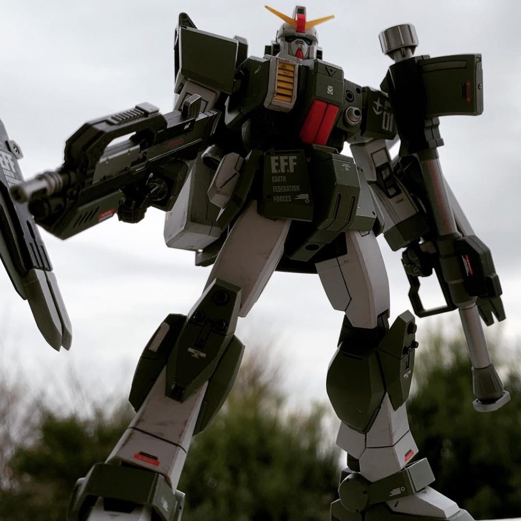 色々写ってしまうので煽り気味で撮る。