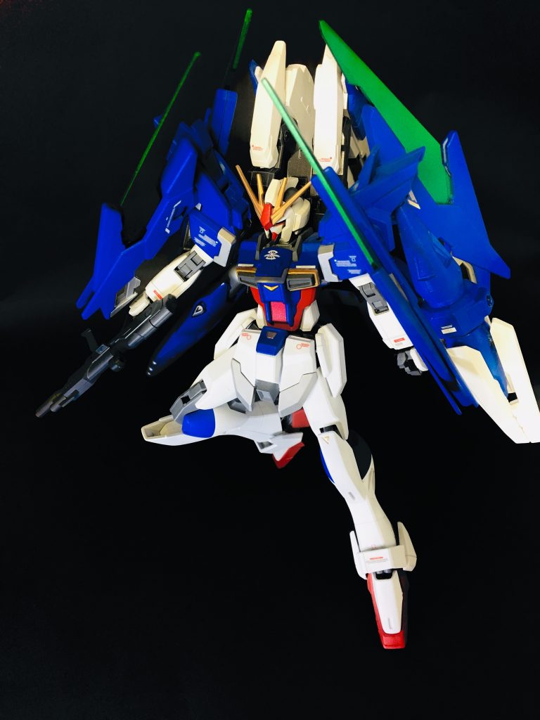 顔はAGE2のヘッドにニューガンダムのアンテナをつけました。