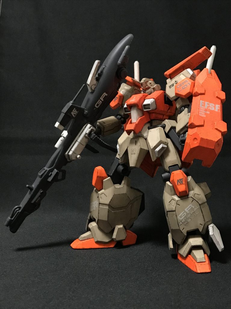 フルアーマーという名前は外見からつけられただけであり、機体は武器とバックパック以外は肩にZZと同型のフィンがつけられているだけである。
本機はデータ収集の為にゼネラル・レビルへと配備されたが、そのゼネラル・レビル轟沈の際に巻き込まれ、ほとんどデータを取れないまま失われている