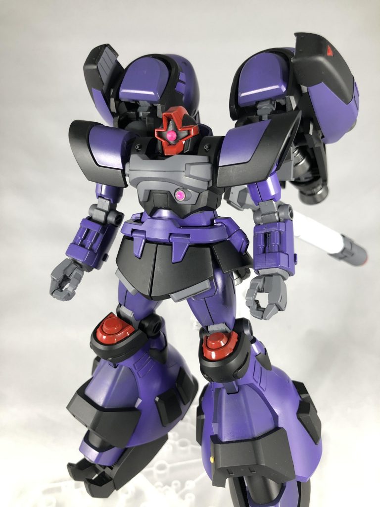 正面非武装。
膝から下、肘から下がサイサリス 。