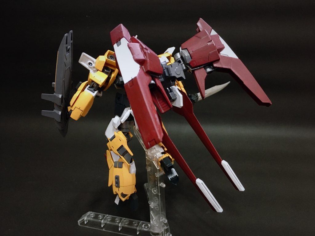 バックショット。大型フライトユニットはプロペラントタンクを兼ねており、木星圏での長時間航行も可能なほか、大気圏内での単独飛行でもその真価を発揮する。中央にラーベルラックがある。