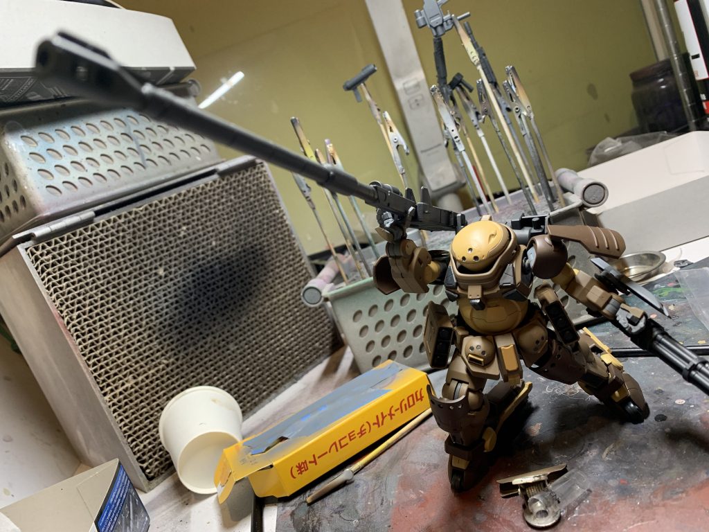 製作中の様子⑤

塗装カラーパターンら、デザートザクやザクキャノンからのインスピレーションを受けて塗装。
狙い通りの色分けが出来たと思います。