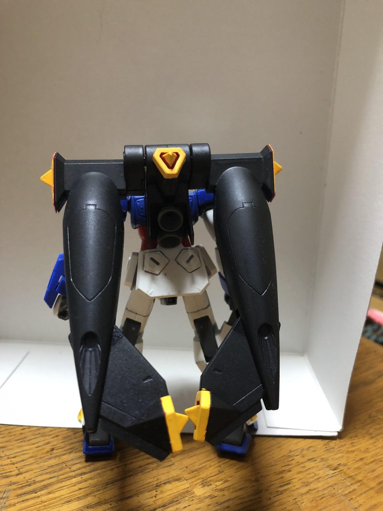 続いてバックショット。バックパックはかなり大型なので目立ちます