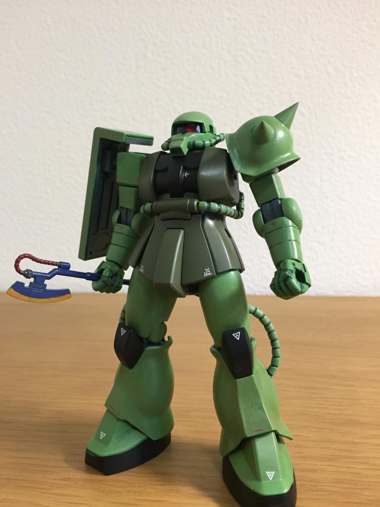 HGUCザク2です。自分の好きなように改造して筆塗りで楽しみました！