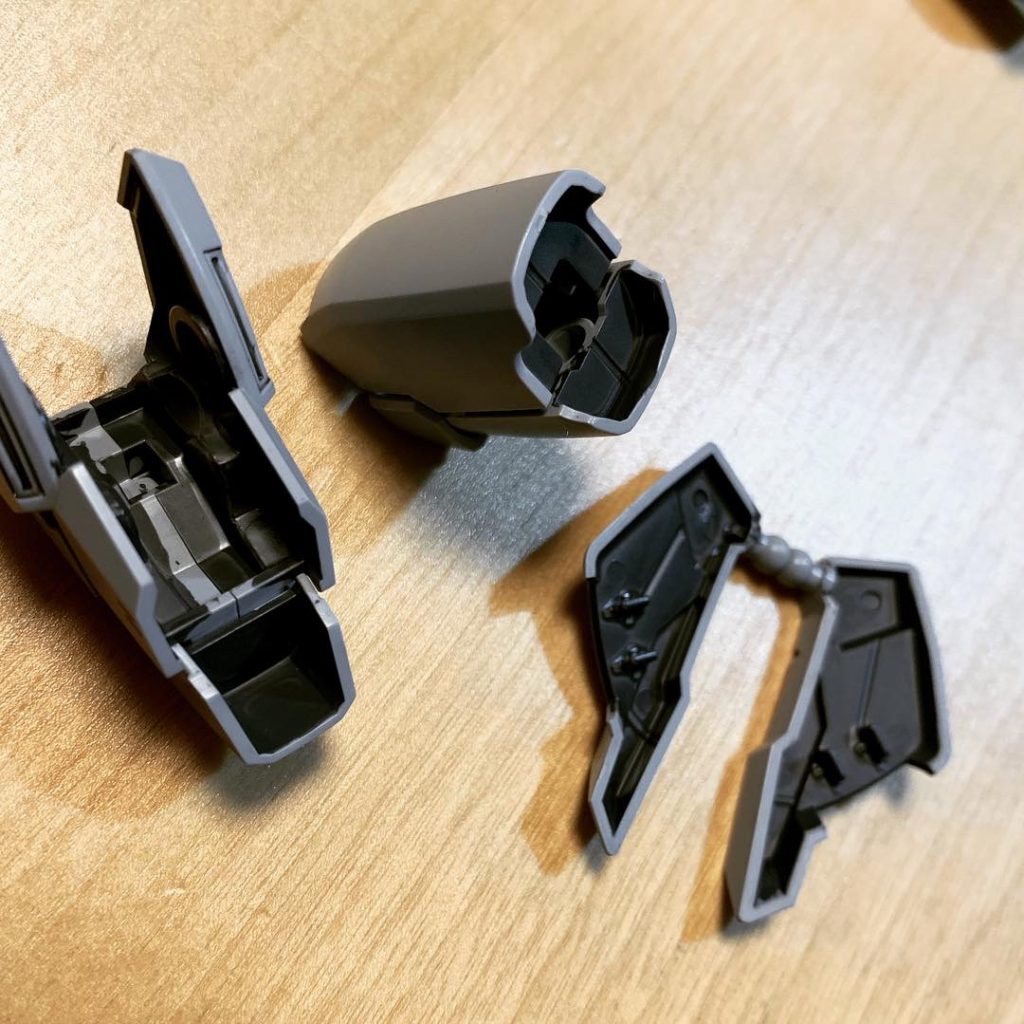 チラ見えしそうなところはジャーマングレーで塗りつぶし。