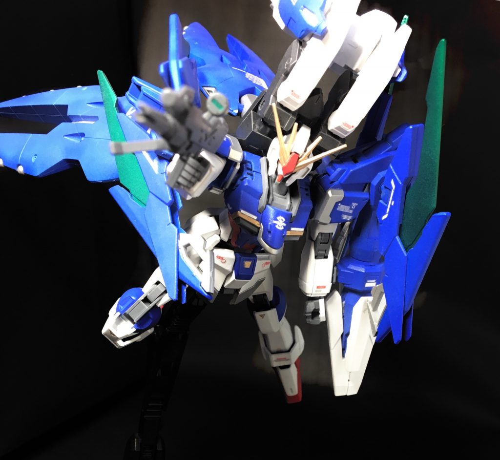 ビームライフルをいかにカッコよく構えるかにこだわりました