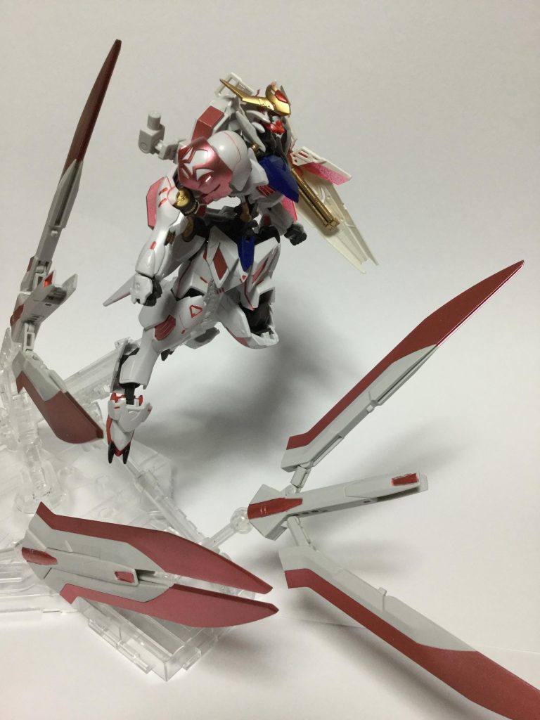 全てブレードファンネルとマルチ・ビームライフルと合わさった形態。サイコフレーム共鳴によりメガ粒子砲並の砲撃を可能にする。また両刃のブレードファンネルにもなる。名前の通り、狼のようにファンネルと共に襲いかかり、牙を剥いて貪り食うという戦い方。