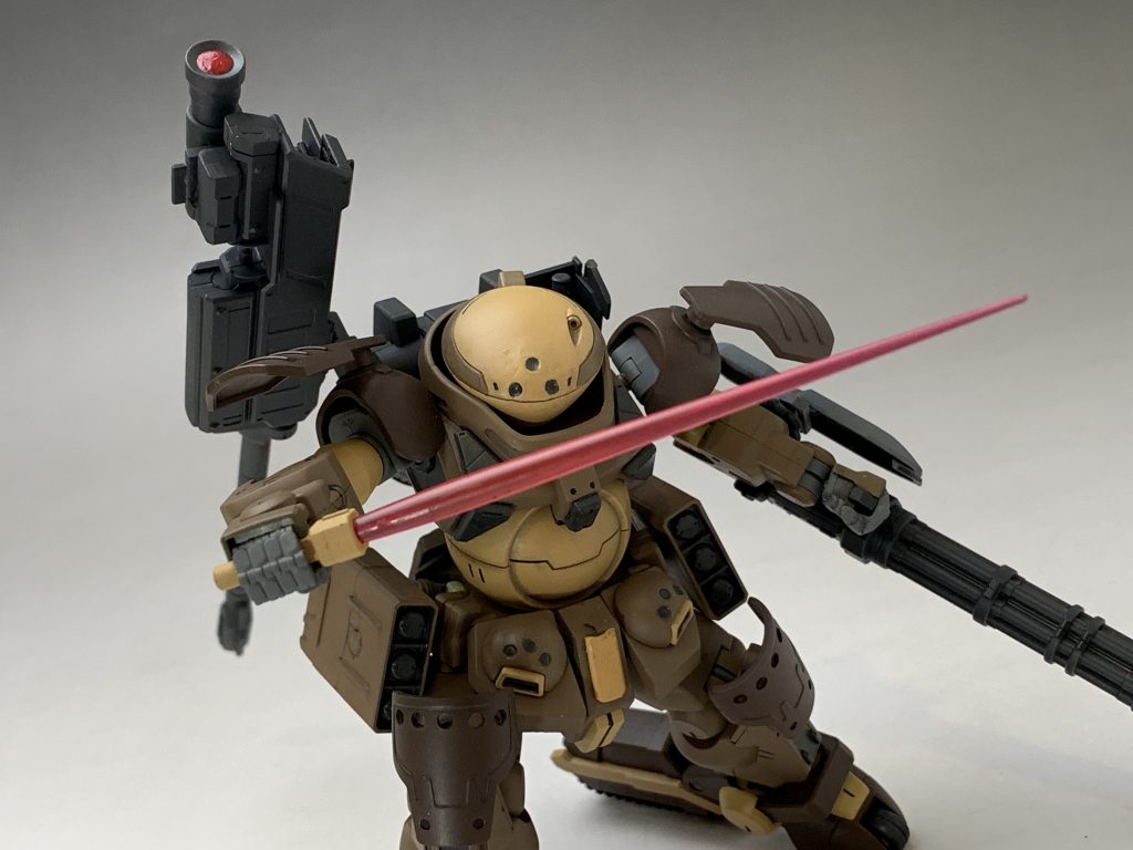 武装2:ビームサーベル
武装3:腰ミサイル