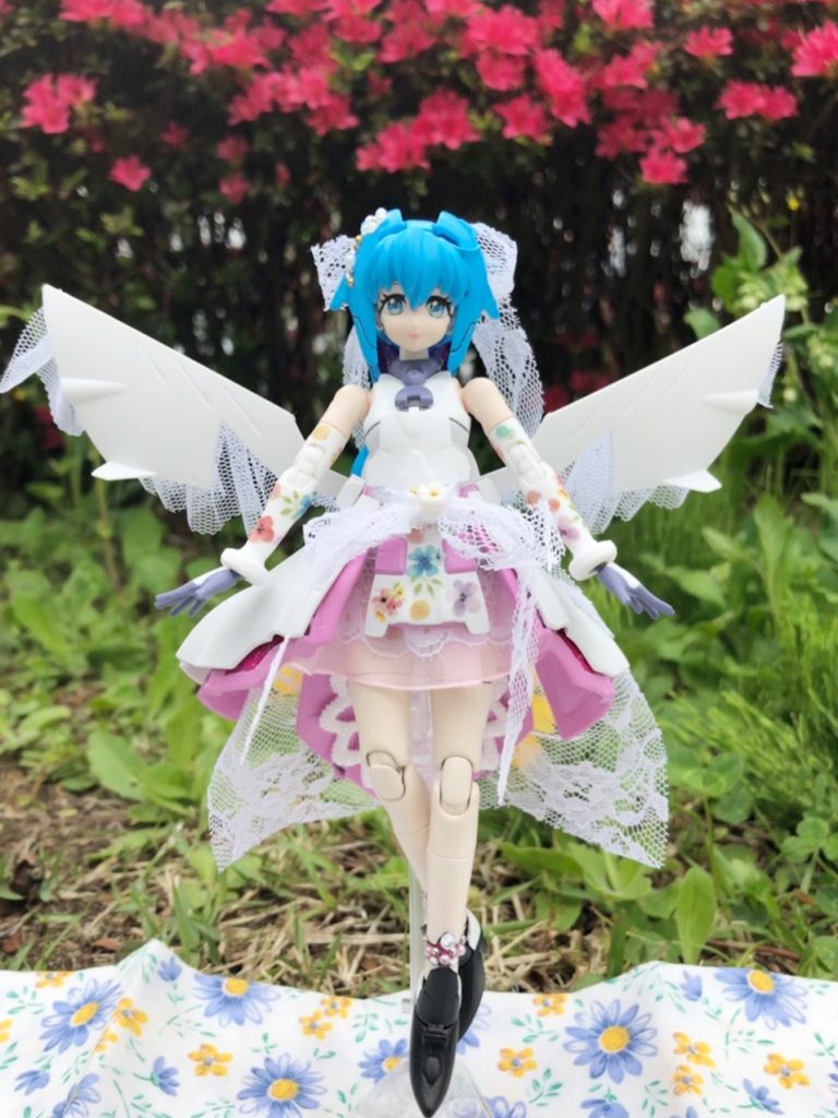 ビルドダイバーズ放送中から大好きだったサラちゃん✨モビルドール・サラになった姿もすごく可愛いっ( 。›ω‹。  )💕
なので今回はパテなどで形状を変えるより、その姿を生かしたデコレーションをしたいと思い作ってみました☆