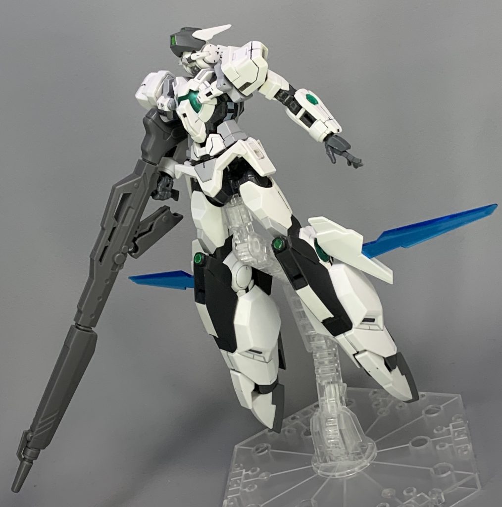 『アストレアB【スカイジェッター】』
高高度迎撃用装備。脚部の大型ユニットにより、高い加速力を会得した。
大気圏内の機動力に優れるが、空気抵抗などを考えて、武装は最小限に留まっている。ヘッドユニットは高速機動と長距離射撃に合わせた仕様になっている。