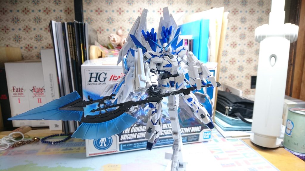 流石に武装が多くて他のHGよりも組み立てに時間がかかりましたが、遊べる範囲も多くて楽しいですね。