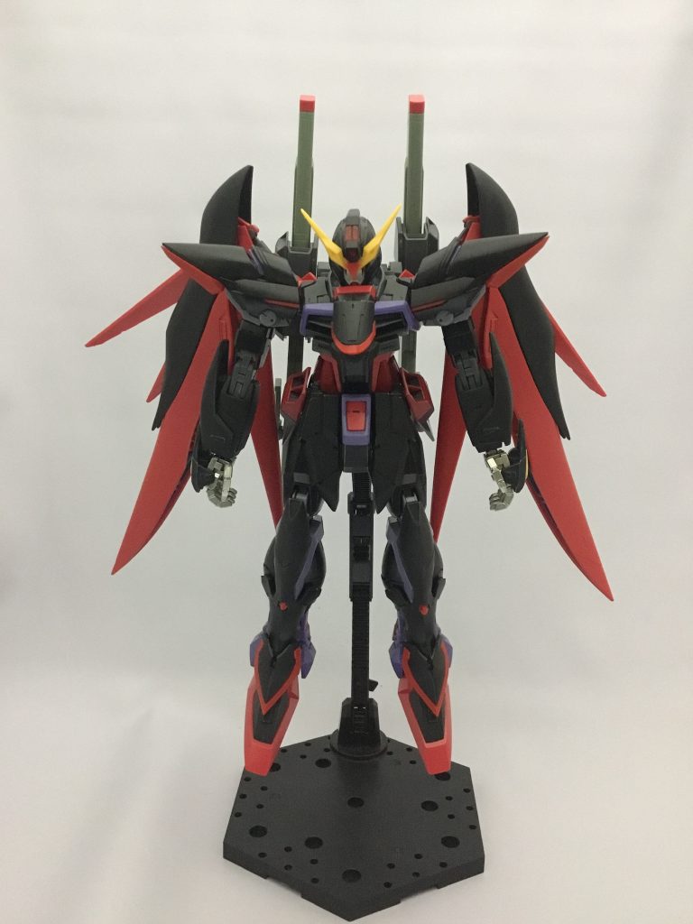 筋彫り、ディテールアップ、一部部品作成、改造、塗装はブラックのツヤありとないもので塗り分けました。