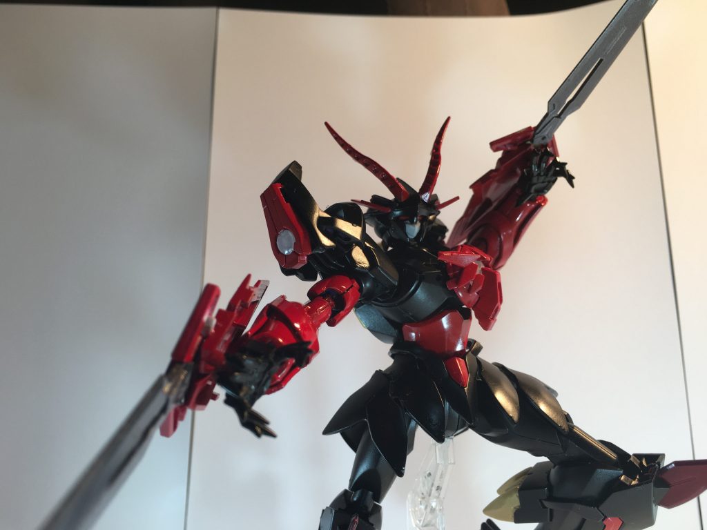 中級
攻撃力、スピードは変わらないが、両手に手甲が追加され、更にそこからブレードを展開するなど、攻撃頻度、攻撃パターンは格段に向上しているため倒すのはかなり難しいだろう。