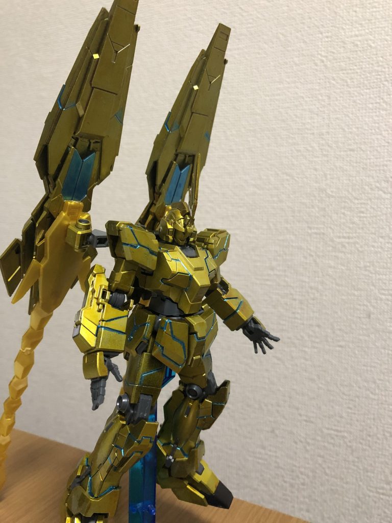 フェネクスユニコーンモード
シルバーを下地に上からクリアイエローで塗装しました。