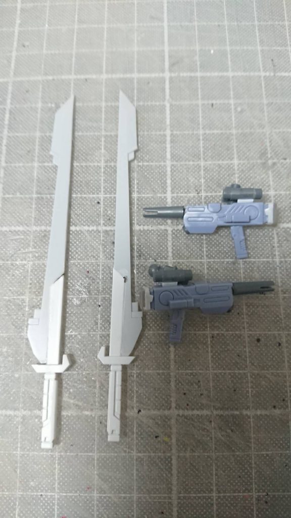 武装、塗装前。