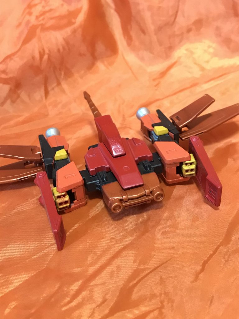 ビースト形態。
わりと元ネタのトランスフォーマーの印象再現できたんじゃないでしょうか。
（本来は5体合体ですが）

塗装が厚かったせいか、パーツが干渉して、塗装がけっこう傷ついたので、初回以降変形させていませんw