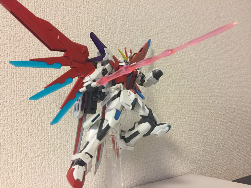 ビームサーベルも常時バーストモードとしても使用可能。