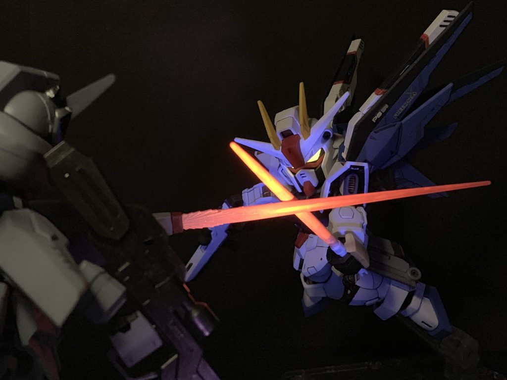 「違う!!人は…人はそんなものじゃない!」
「何が違う!何故違う!」
「この憎しみの目と心と、引き金を引く指しか持たぬ者達の世界で!何を信じ、何故信じる!?」
「それしか知らないあなたが!」
「知らぬさ!所詮人は己の知ることしか知らぬ!」