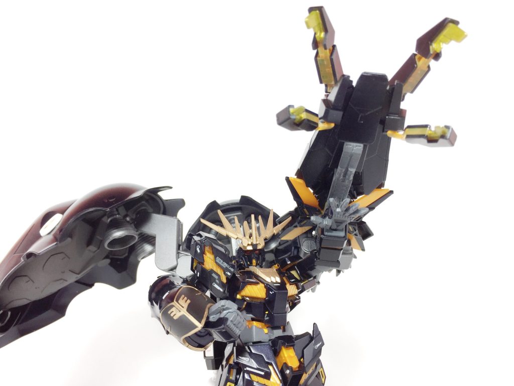 アームドアーマーVNをシールド先端に取り付けた事によりリーチが伸びた他、