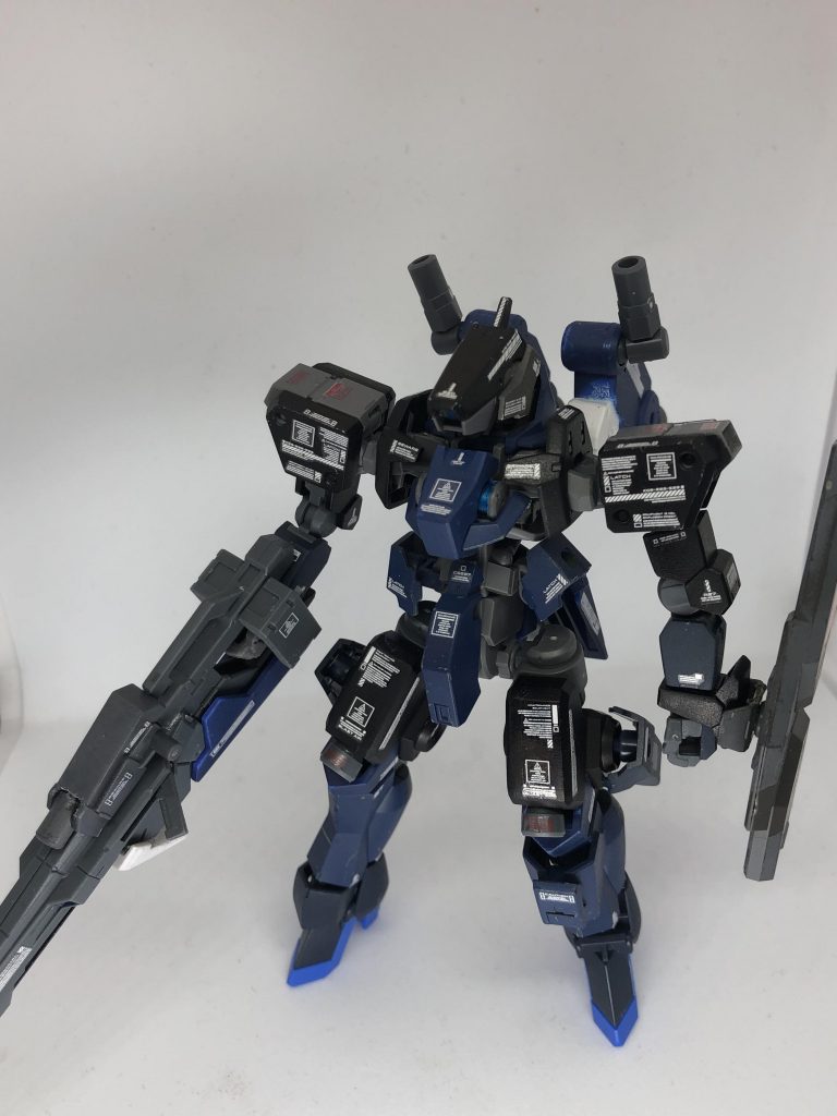 黒と灰色の頭部に青いセンサーがあり、「シベリアン・ハスキー」に似ている事から「シベリアンの名が与えられる。