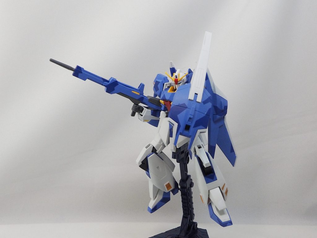 以前発売されたRGのものと某サイト様の作例を参考に迷彩塗装をしました。（パクリじゃないよリスペクトだよ）