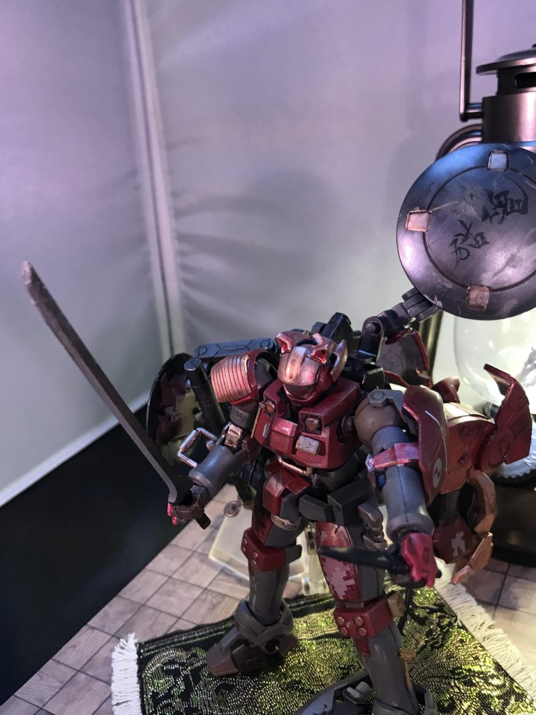 シールドには友人の長男さんによる猫魂の文字が光ります。
ネコサムライらしく頭部にはネコミミと腕には刀を装備。
歴戦らしく刃こぼれも…