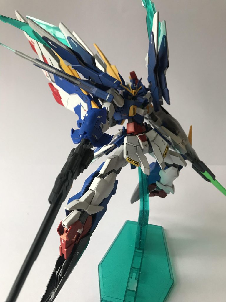 バスターキャノンはウイングガンダムと同出力だが、Fファンネルのエネルギー供給によりカートリッジの交換が不要。