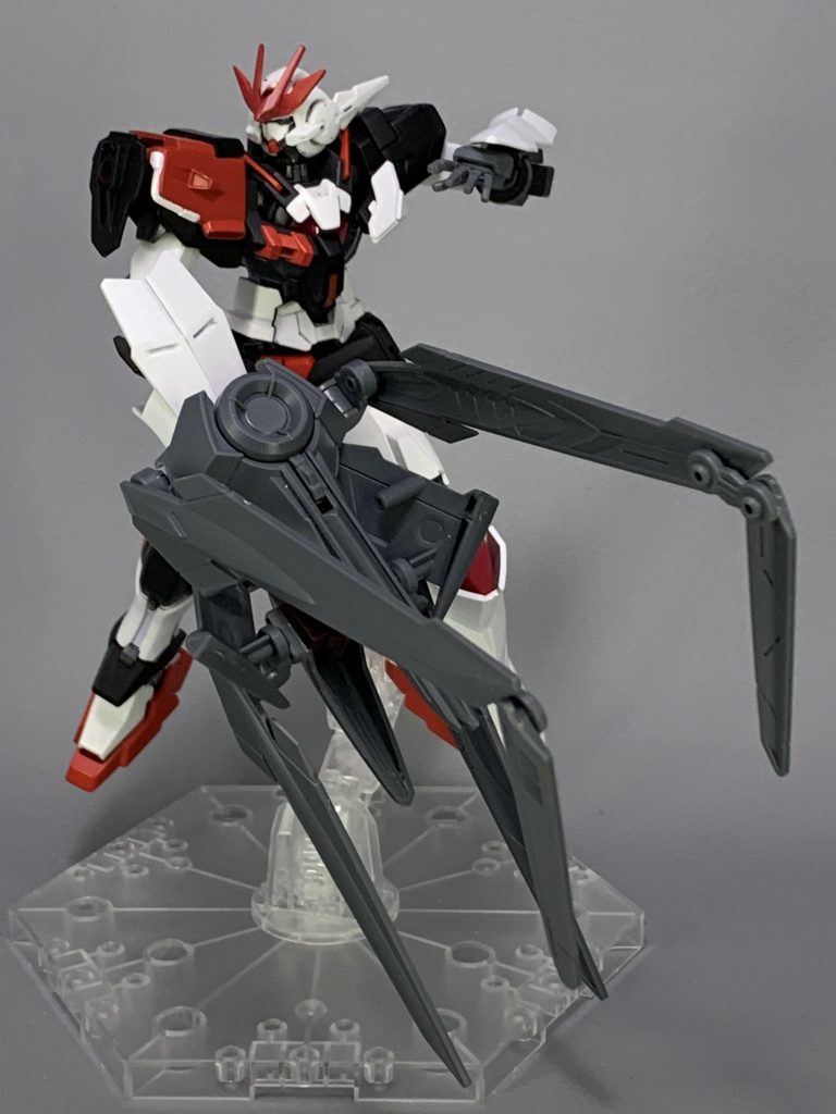 『アストレア P ノーネイム』
アストレアPにノーネイムユニットを装備した形態。アストレイノーネイムに寄せる形でパーツを装備しているため、オリジナルに及ばずとも、近しい性能を誇る。
ノーネームユニットは、Dエクステンション、Bスマートガン、Xコネクトの他に、本機オリジナルの要素として、ユニットの形態に超振動爪『Vネイル』の形態が追加されている。

備考
 ノーネイムのパーツがカッコよかったので、アストレアの換装パーツを作りました！左右非対称なデザインは好きなだけでなく、左右で形状を合わせる必要がないので、こういうのはこれから増えていくと思います。