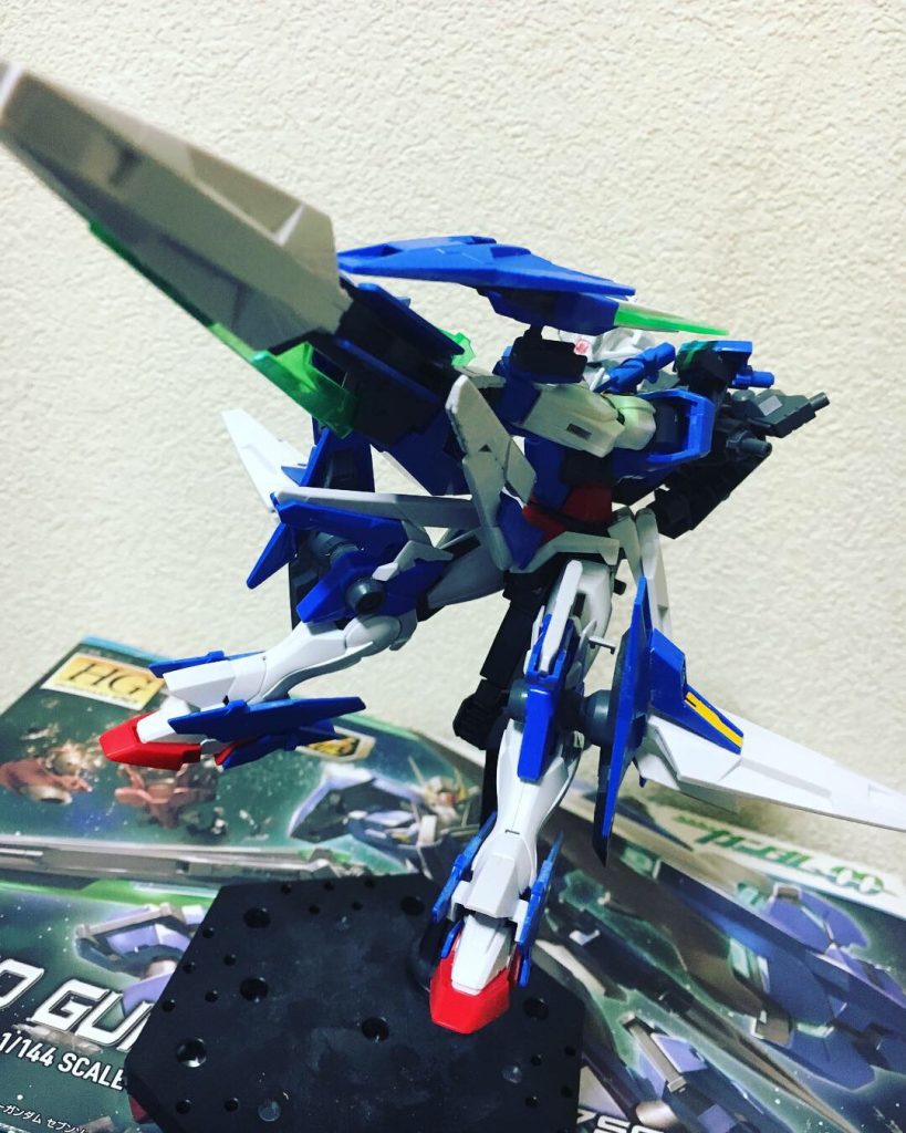 ｢GNソードブラスターII」銃口付近に粒子制御用のパネルを設置することで高出力のビームの収束率を格段に向上させより遠距離の敵も撃ち抜くことが可能になった。