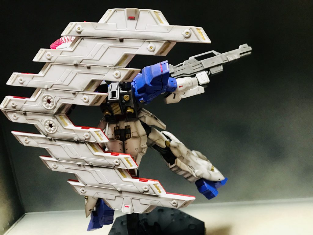 サイコプレートって…
ファンネルよりカッコいいやん！
漫画では縦に連結してサーベルみたいにして使ってましたね！可能性の広がる武器だ！