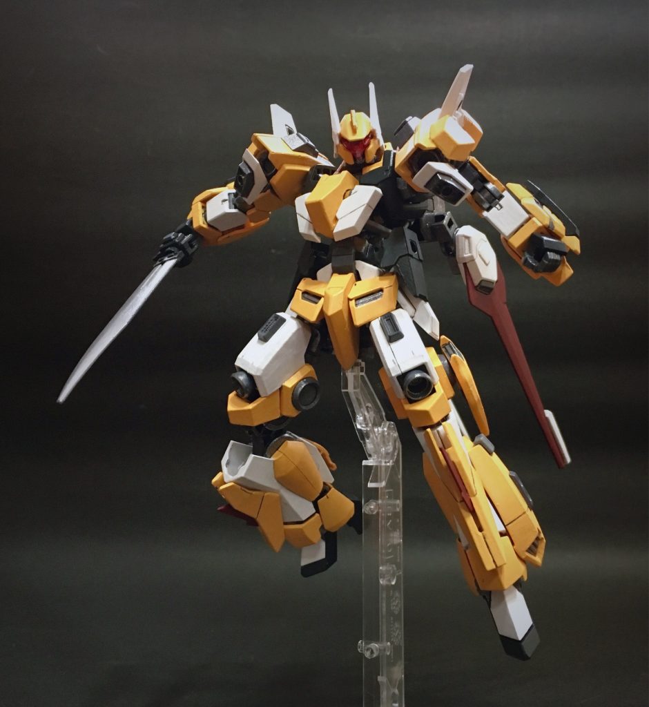 大気圏内でフライトユニットがない状態でも、脚部の追加スラスターや、スタビライザーの推力によるホバー移動で高速戦闘が可能!