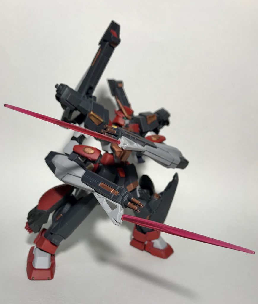 デスティニーのフラッシュエッジを使い、浪漫武器の下部にビームサーベルを装備。