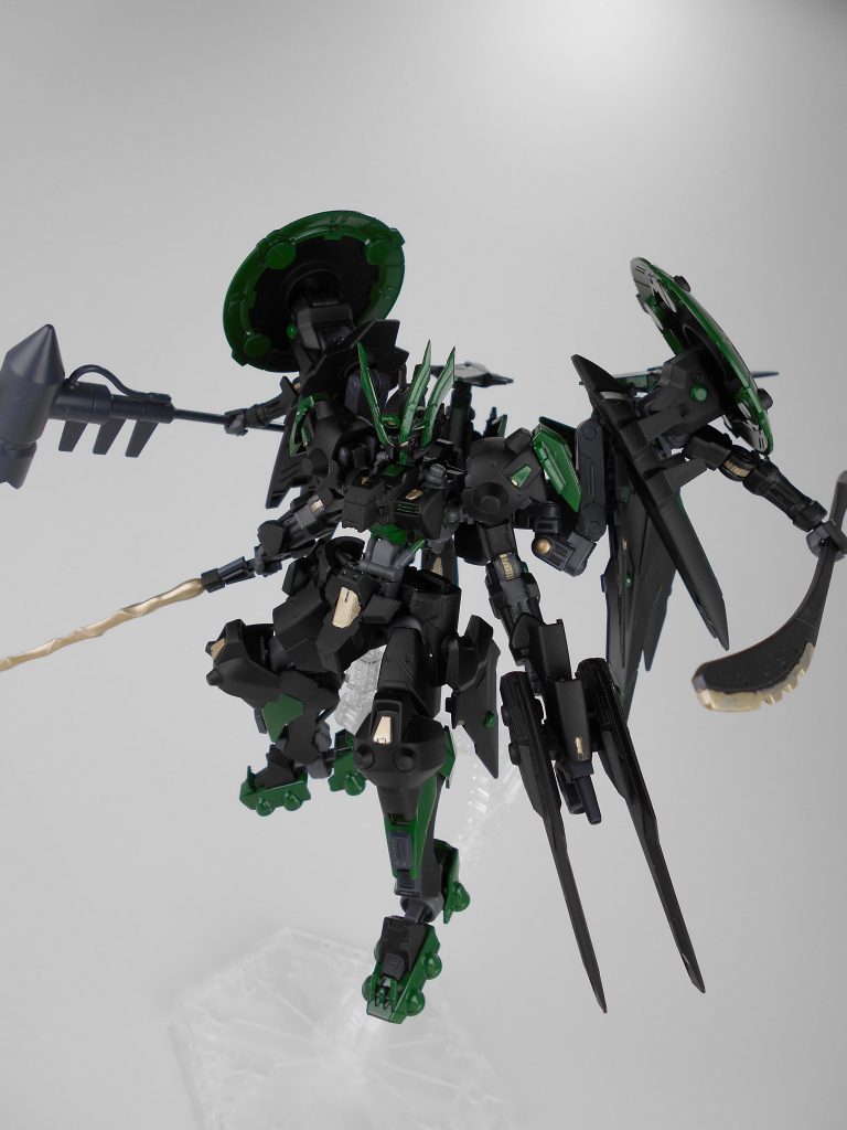 一騎当千モード。ブースタースパイクシールドに新たにアームとマニピュレータを増加し、手数を増やしました。その分操縦性が難しくなり、使用者を選ぶ仕様になっています。