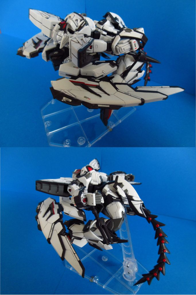 バード形態 -コルヴィス-
鳥(カラス)をイメージしています。
武装は機首のバルカン砲と両腕のダブルスポイラーが使用可能です。