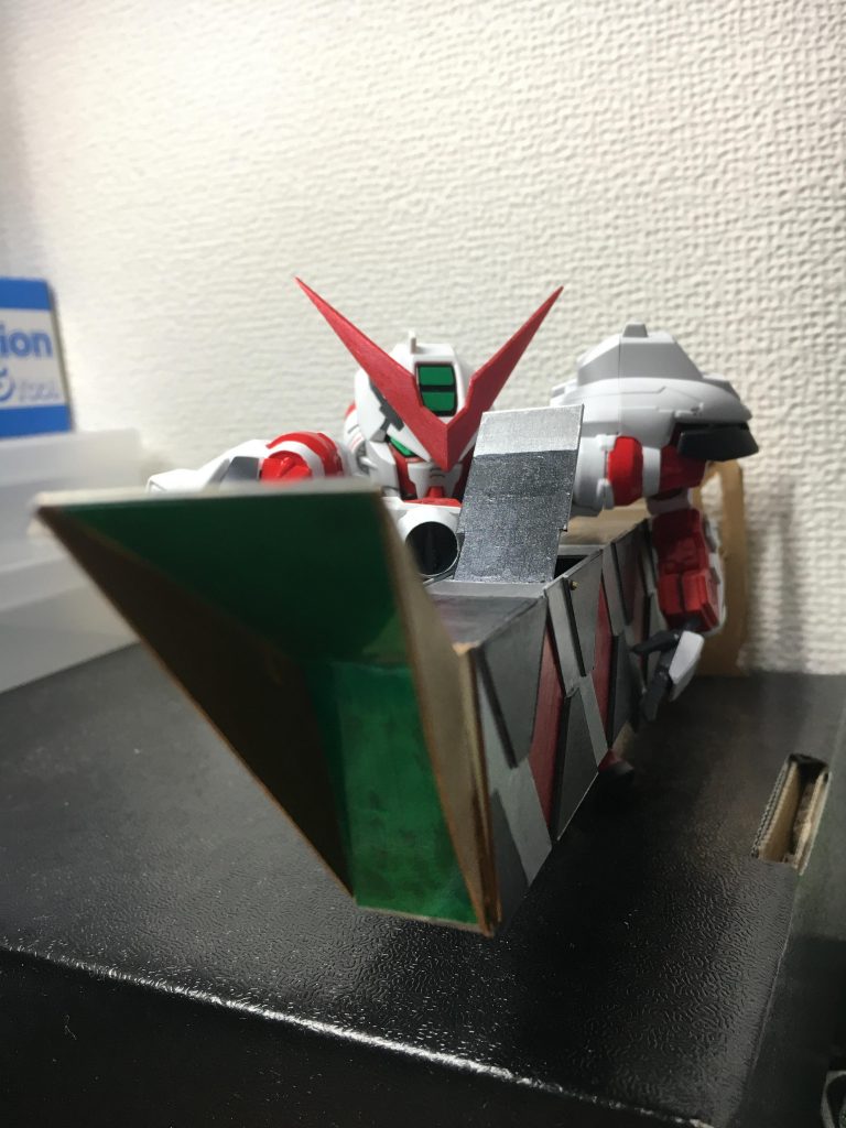 150ガーベラを構えた状態も問題なく可能！大容量バッテリーを使うローエングリーンランチャーとして生まれ変わった150ガーベラストレートです。