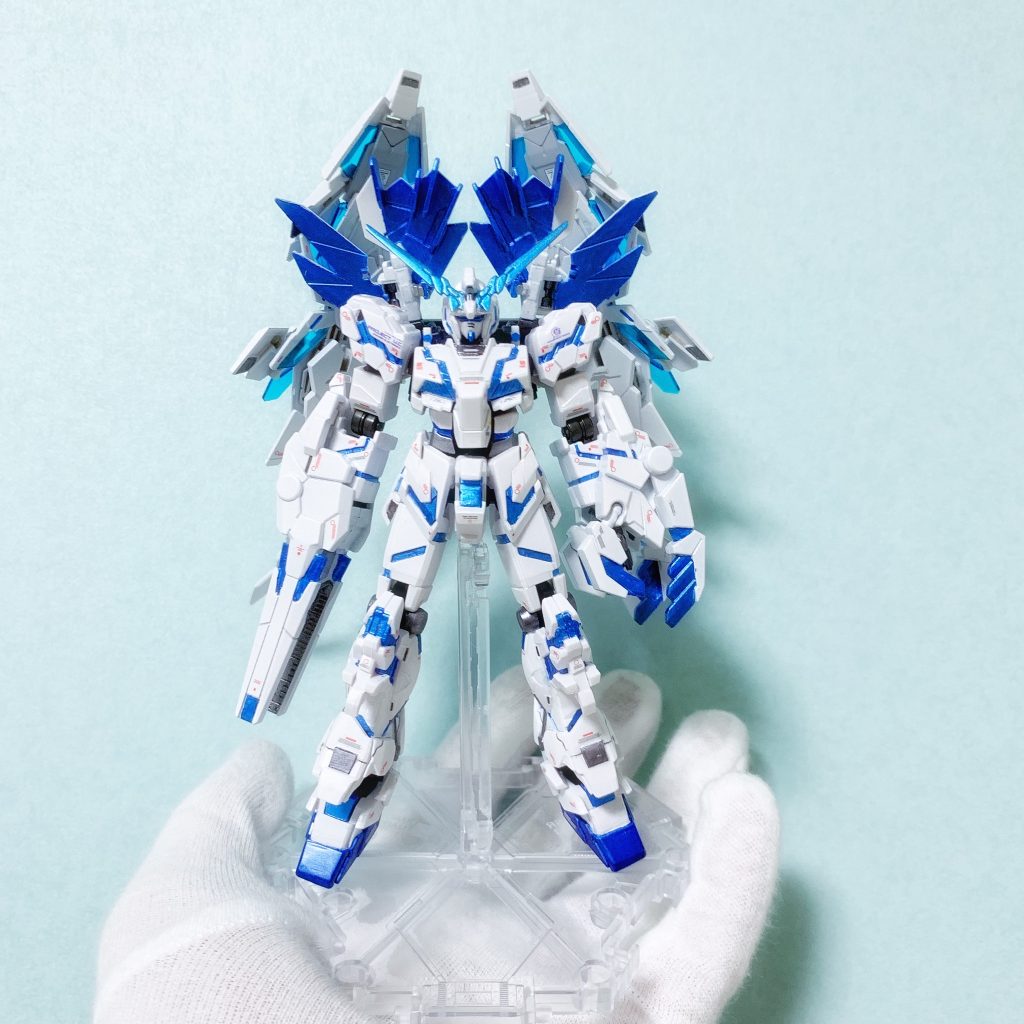 Gフレームのサイズが分かりやすいように、手乗りペルフェクティビリティ。画像から想像するよりもずっと小さいはず。