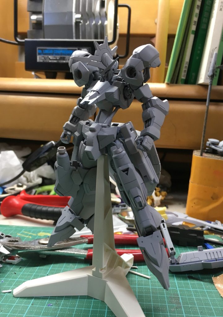 ・サフ状態:机が非常に汚いです。