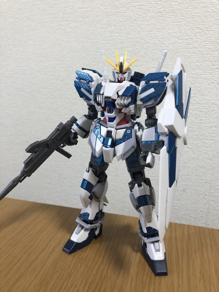 まずはナラティブ共鳴ver
サイコフレームをメタルライトブルーで吹き、カメラアイやセンサー部をフェネクスに合わせてクリアイエローで塗装しました。