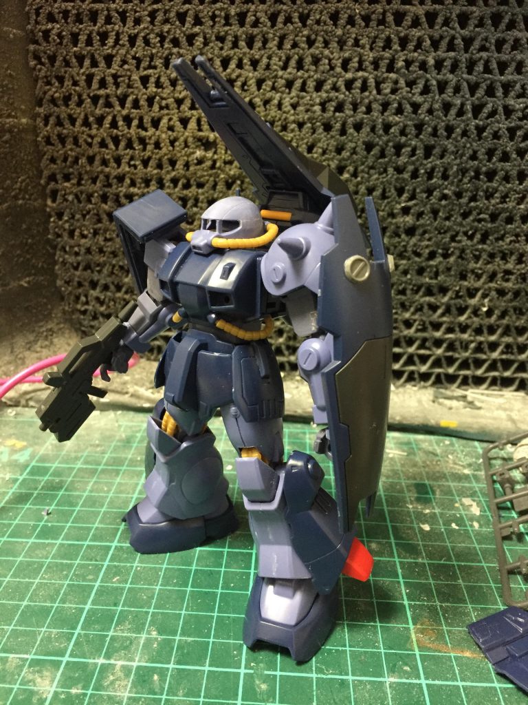 制作過程は至ってシンプル.
もうこんなシンプルな機体暫く作らないんじゃないかってぐらいシンプル…
ベース:HGUC ハイザック
バックパック:HGUC アドバンスド・ヘイズル
武装:HGUC ネモ (UC仕様)